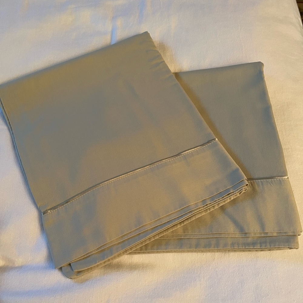 Sage color Split King Sheet Set - Picture 5 of 8